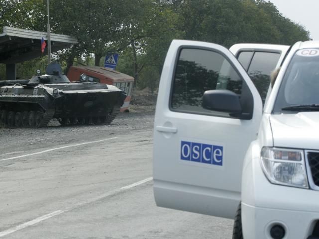 Боевики ищут пропавших под Новоазовском диверсантов на машинах ОБСЕ
