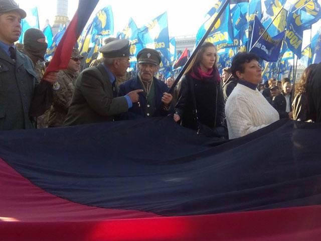 Люди рушили під Верховну Раду вимагати визнання УПА (Фото) Люди рушили під Верховну Раду вимагати визнання УПА (Фото)