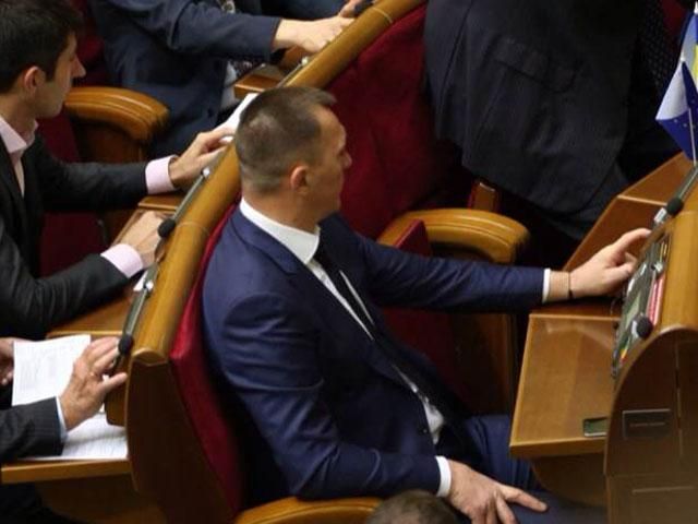 Во время голосования за назначение Полторака нардеп Продивус "кнопкодавил" (Фото)