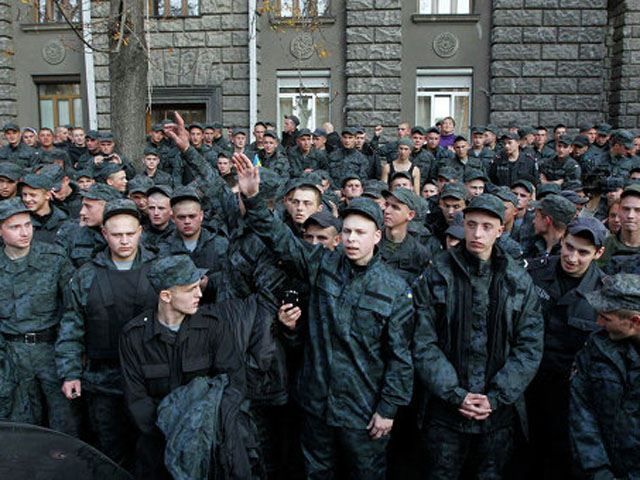 Прокуратура открыла уголовное производство из-за вчерашнего митинга срочников под АП