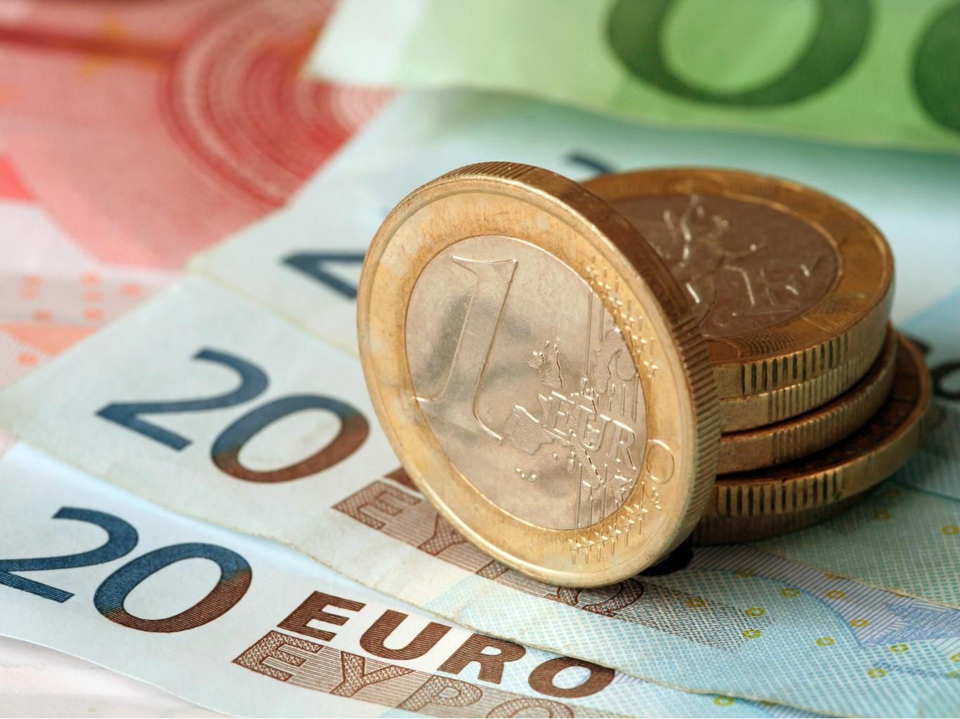 Євро подорожчав — офіційні курси валют на 15 жовтня Євро подорожчав — офіційні курси валют на 15 жовтня