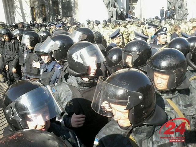 Зіткнення під Радою закінчилося, — Аваков Зіткнення під Радою закінчилося, — Аваков