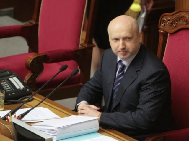 Турчинов підписав закон про особливий статус Донбасу і відправив на підпис Порошенку 