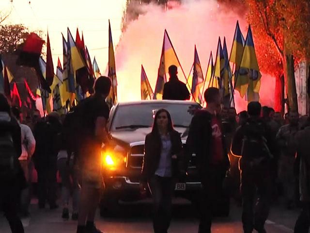 В Киеве провели марш памяти воинов УПА (Видео)