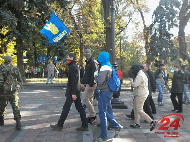 Десять провокаторов из-под Рады арестовали, остальных отпустили, — МВД