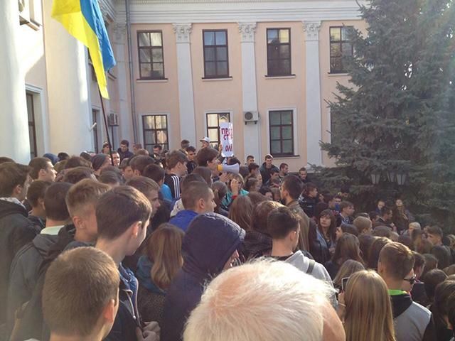 Під Міносвіти студенти коледжів протестують проти скасування рівня спеціаліста та ЗНО