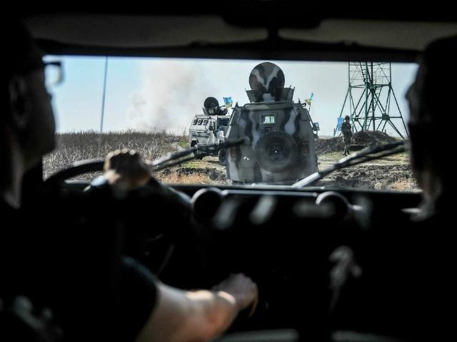 Яценюк проверил реализацию проекта "Стена" (Фото) Яценюк проверил реализацию проекта "Стена" (Фото)