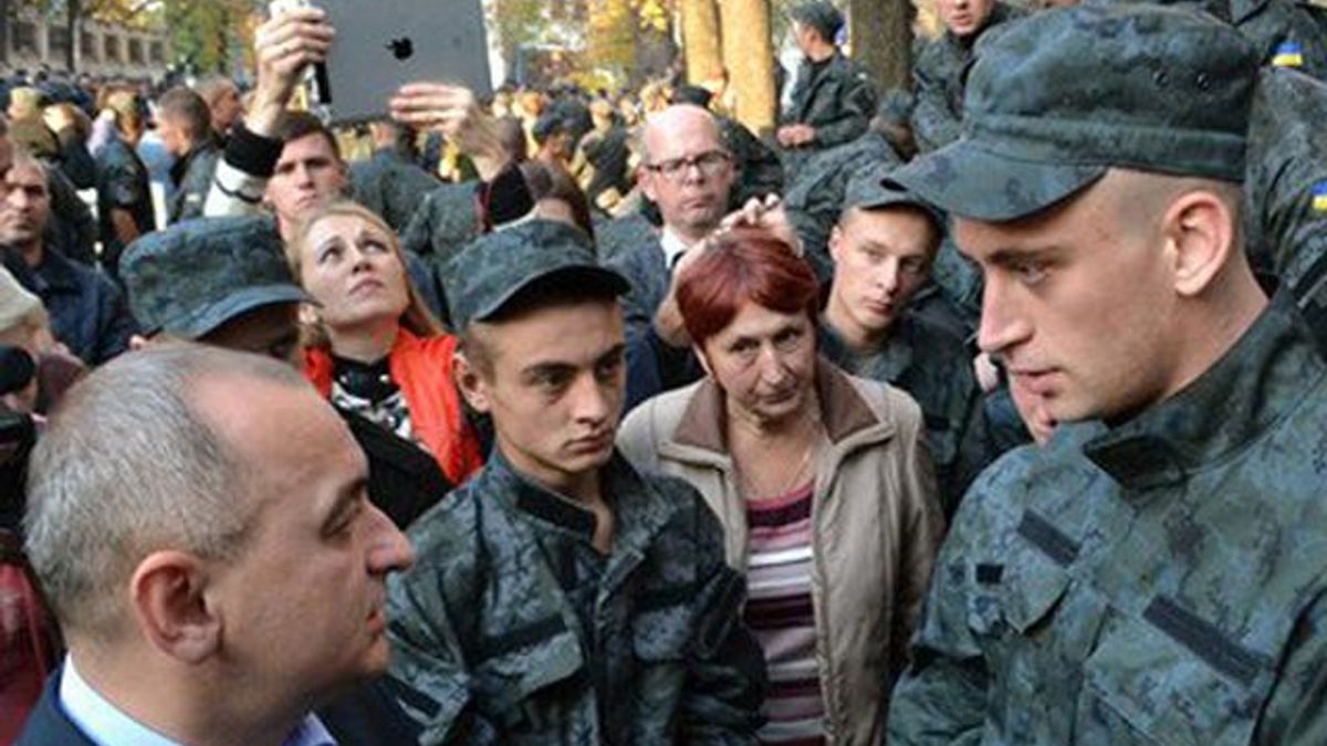 Нацгвардійців на страйк під АП спровокували особи, що проникли у військову частину, — Матіос Нацгвардійців на страйк під АП спровокували особи, що проникли у військову частину, — Матіос