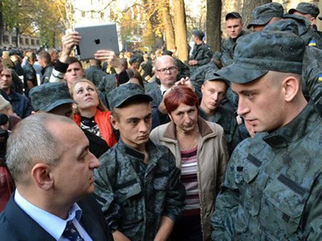 Нацгвардейцев на забастовку под АП спровоцировали лица, проникшие в воинскую часть, —Матиос Нацгвардейцев на забастовку под АП спровоцировали лица, проникшие в воинскую часть, —Матиос