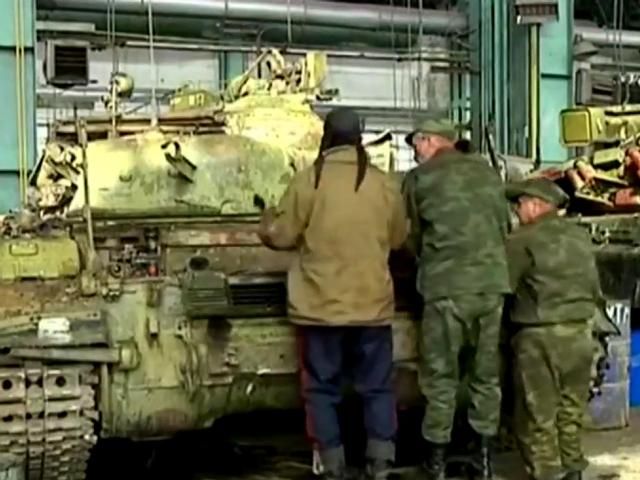 В Донецке на захваченном заводе боевики ремонтируют танки (Видео)