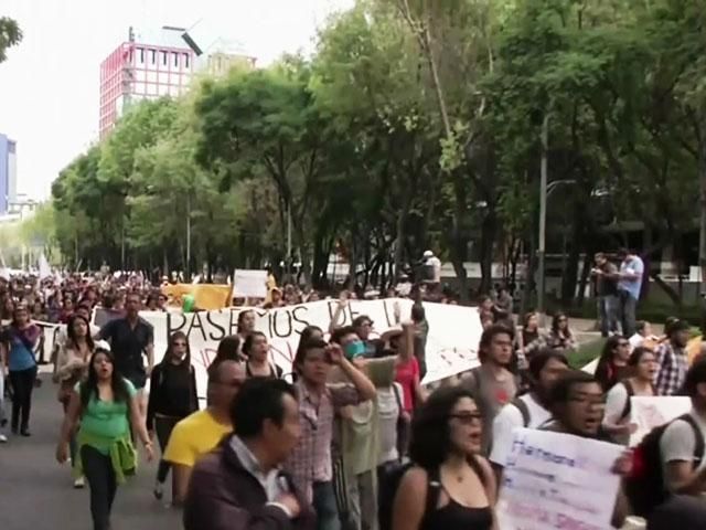 Марш у Мексиці на підтримку 43 зниклих студентів переріс у сутички (Відео)