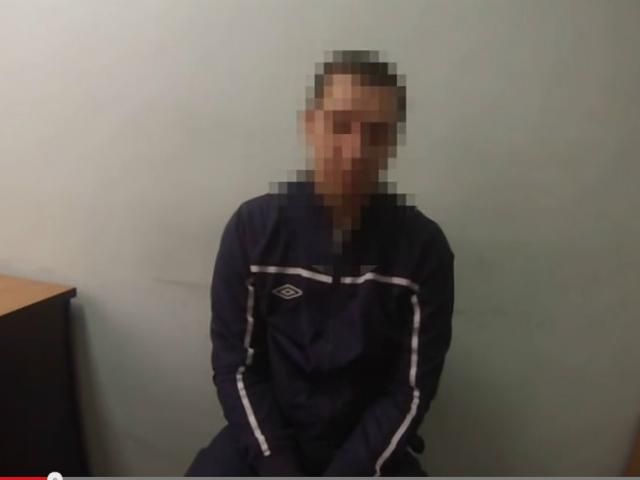 СБУ затримала шахрая з Маріуполя, який вимагав гроші за полонених (Відео) СБУ затримала шахрая з Маріуполя, який вимагав гроші за полонених (Відео)