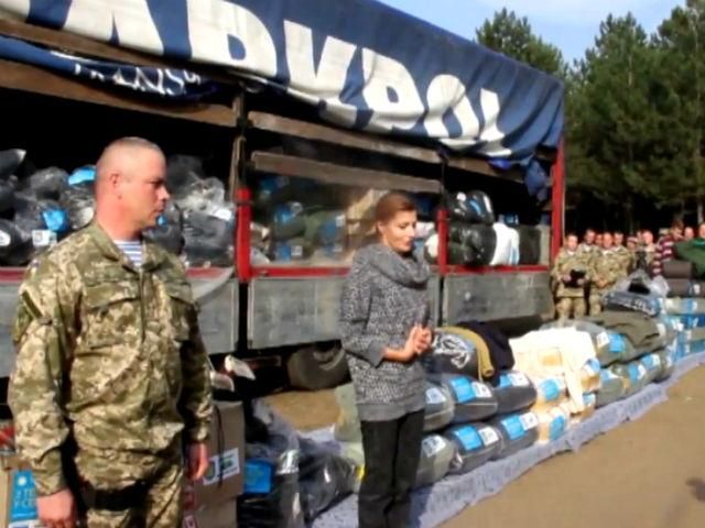 Перша леді України Марина Порошенко побувала в зоні АТО (Відео) Перша леді України Марина Порошенко побувала в зоні АТО (Відео)