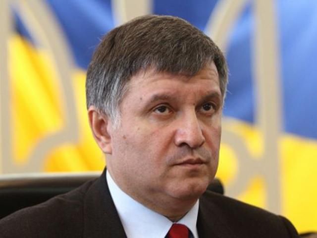 Аваков розформував батальйон "Шахтарськ" через мародерство Аваков розформував батальйон "Шахтарськ" через мародерство