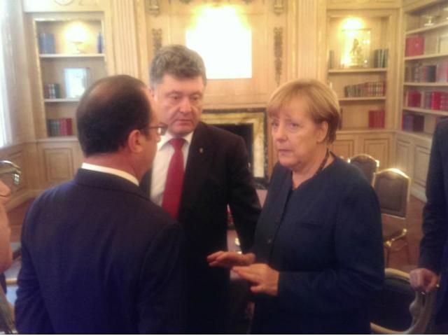 Порошенко продовжив зустріч з Меркель та Олландом і без Путіна 