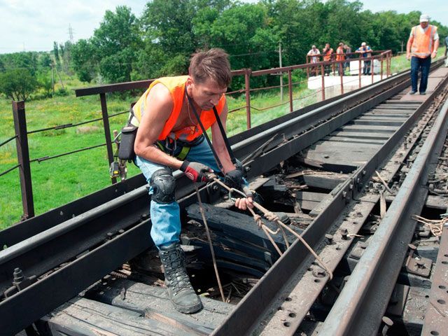 На звільнених територіях, крім Красноармійська, відновлено соціальну інфраструктуру, — Гройсман