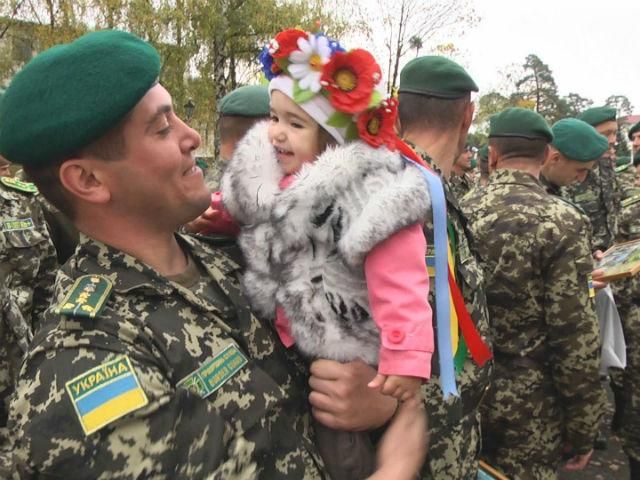 Во Львов из АТО вернулись 300 пограничников Во Львов из АТО вернулись 300 пограничников