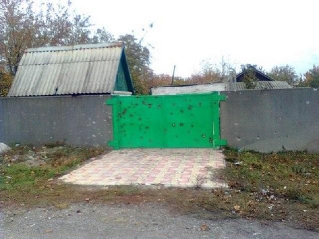 В Донецке до сих пор раздаются залпы и взрывы (Фото) В Донецке до сих пор раздаются залпы и взрывы (Фото)