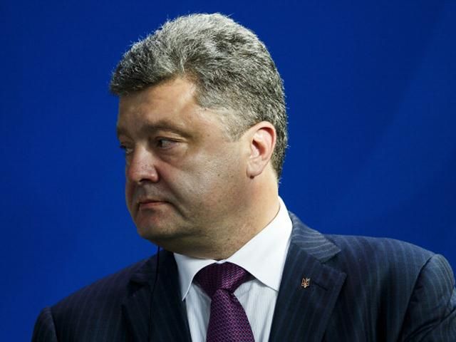 Порошенко обіцяє демобілізацію "строковикам", які бажають служити за контрактом Порошенко обіцяє демобілізацію "строковикам", які бажають служити за контрактом