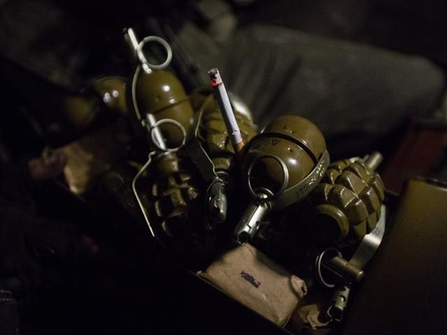 Руфер Mustang провідав "кіборгів" в аеропорту Донецька (Фото) Руфер Mustang провідав "кіборгів" в аеропорту Донецька (Фото)