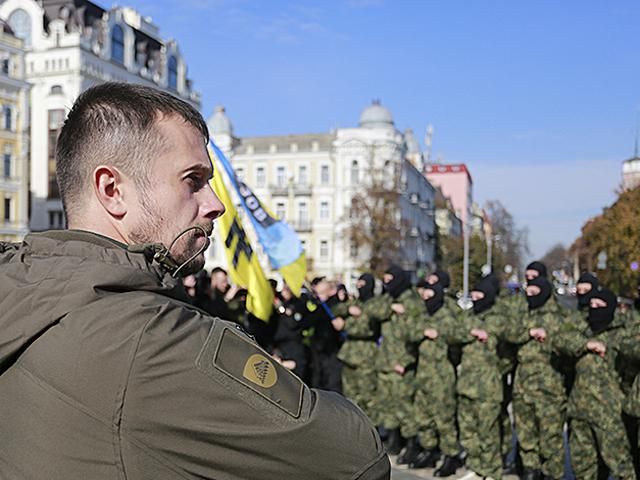 Очередная рота бойцов "Азова" отправилась из Киева на восток (Фото)