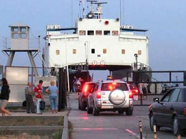 В порту "Кавказ" очередь на паром в 400 автомобилей В порту "Кавказ" очередь на паром в 400 автомобилей