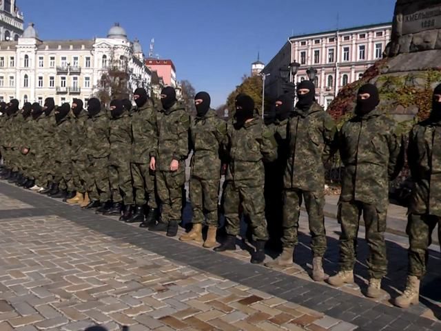 Бойцы на 100% обеспечены зимней одеждой, — "Азов" Бойцы на 100% обеспечены зимней одеждой, — "Азов"