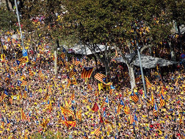 У Барселоні відбувся масштабний мітинг за незалежність Каталонії (Фото) У Барселоні відбувся масштабний мітинг за незалежність Каталонії (Фото)