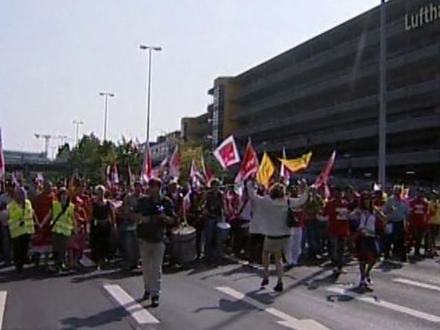 Німецькі пілоти авіакомпанії Lufthansa оголосили страйк, скасовано 1450 рейсів Німецькі пілоти авіакомпанії Lufthansa оголосили страйк, скасовано 1450 рейсів