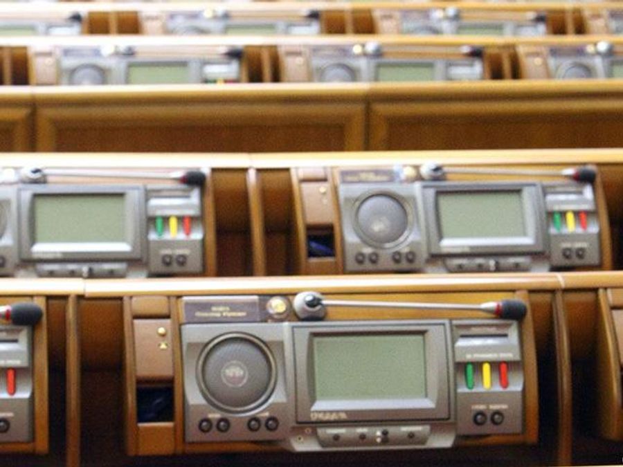 Верховна Рада не може розпочати сесію через відсутність кворуму Верховна Рада не може розпочати сесію через відсутність кворуму