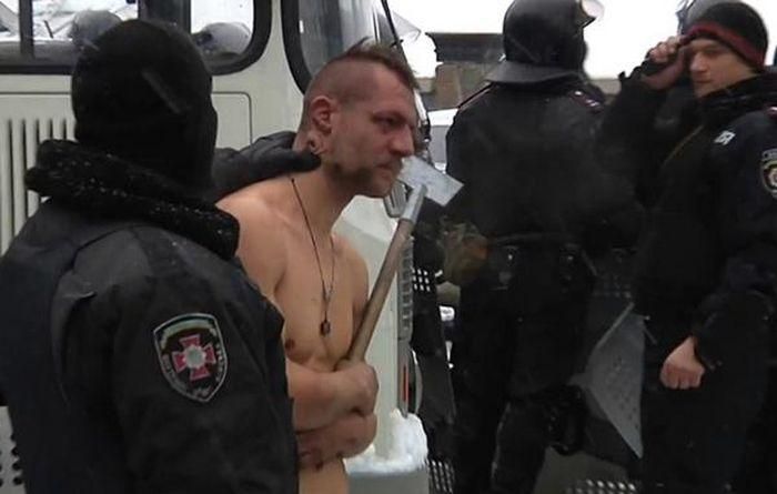 ГПУ отдала суду обвинительный акт относительно милиционера,проигнорировавшего избиение Гаврилюка ГПУ отдала суду обвинительный акт относительно милиционера,проигнорировавшего избиение Гаврилюка