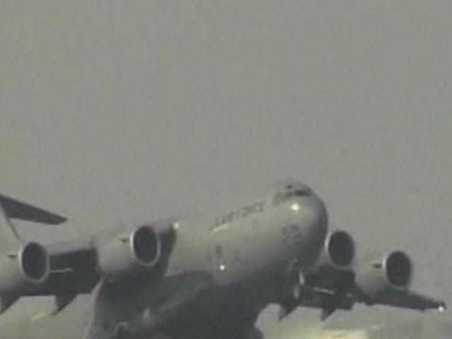 Самолеты США сбросили оружие курдам Самолеты США сбросили оружие курдам