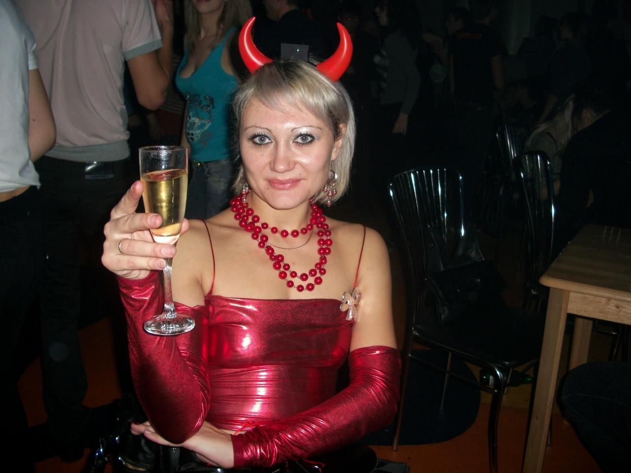 Луганские террористы собираются расстреливать "ведьм" ("Документ") Луганские террористы собираются расстреливать "ведьм" ("Документ")