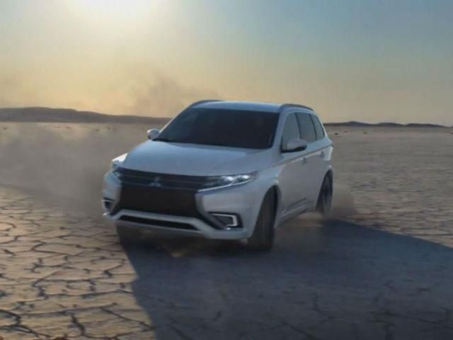 Дебют Mitsubishi Outlander PHEV на Паризькому автошоу