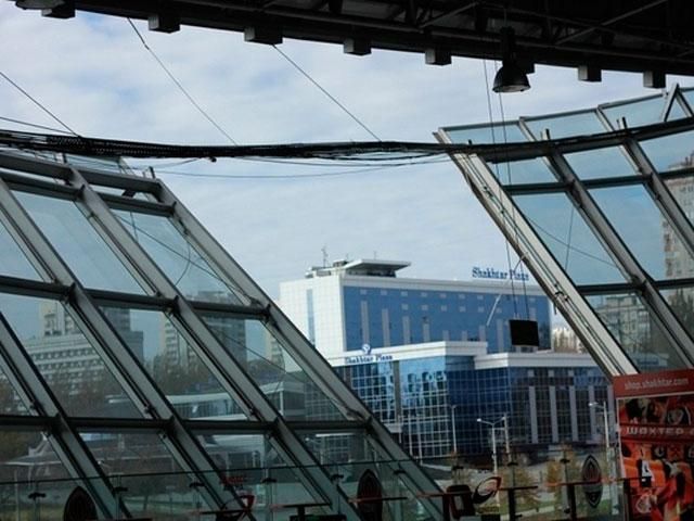 Из-за обстрелов "Донбасс Арена" был сильно поврежден (Фото. Видео) Из-за обстрелов "Донбасс Арена" был сильно поврежден (Фото. Видео)