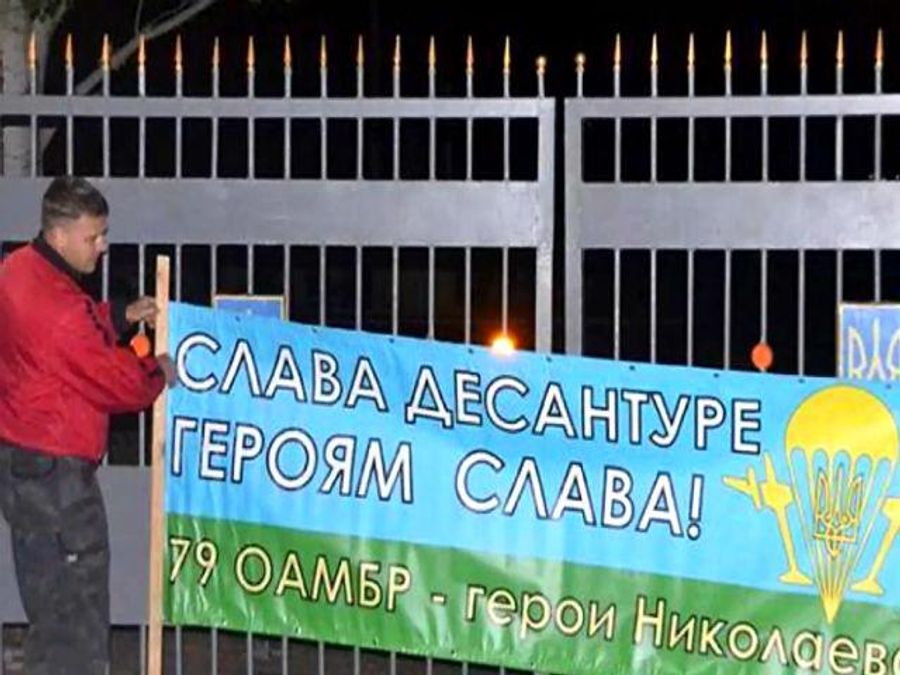 Самые актуальные фото 20 октября: в Николаеве встречали "киборгов", бойцам подарили авто Самые актуальные фото 20 октября: в Николаеве встречали "киборгов", бойцам подарили авто