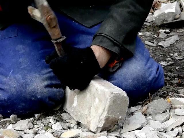 Сепаратисты заставляют пленных военных восстанавливать разрушенные города Сепаратисты заставляют пленных военных восстанавливать разрушенные города