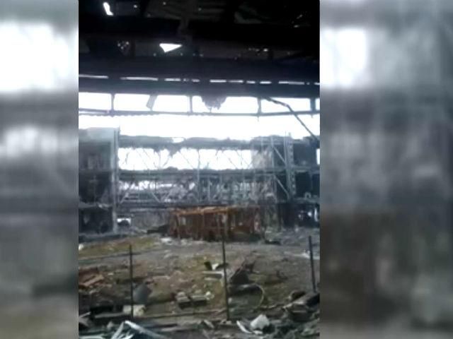 З'явилося відео, як обстрілюють аеропорт Донецька зсередини
