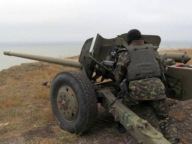 Українські воїни-артилеристи захищають Маріуполь з моря (Фото)