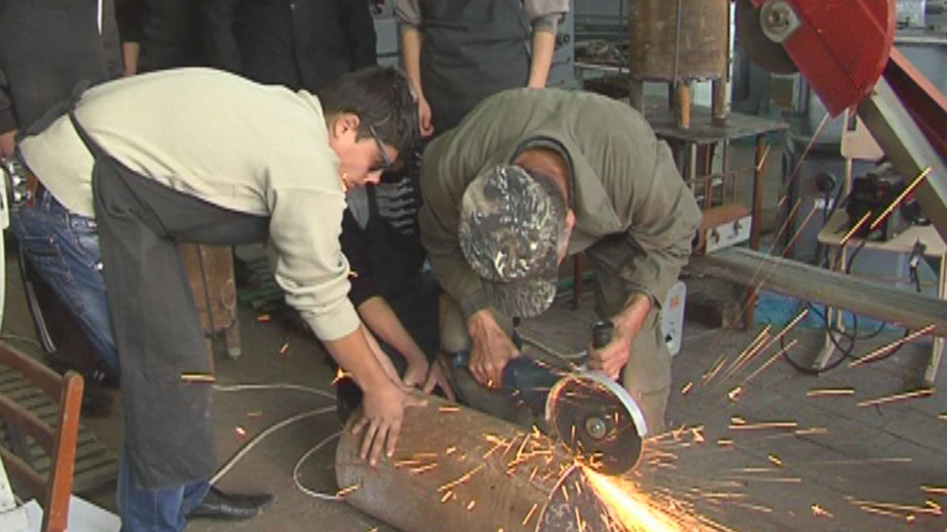 Вінницькі студенти зібрали 30 тис грн на виготовлення пічок для бійців АТО Вінницькі студенти зібрали 30 тис грн на виготовлення пічок для бійців АТО