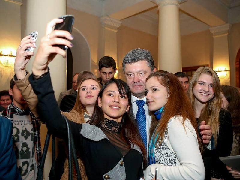 Порошенко представил в Днепропетровске "Стратегию реформ-2020" Порошенко представил в Днепропетровске "Стратегию реформ-2020"