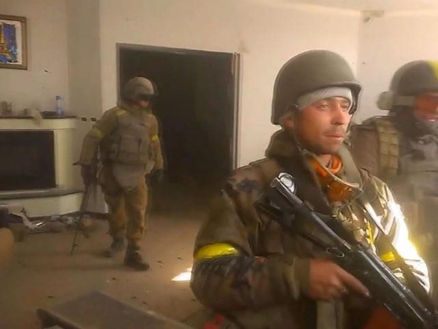 В зоне АТО: террористы атакуют аэропорт в Донецке, процесс обмена пленными приостановлен
