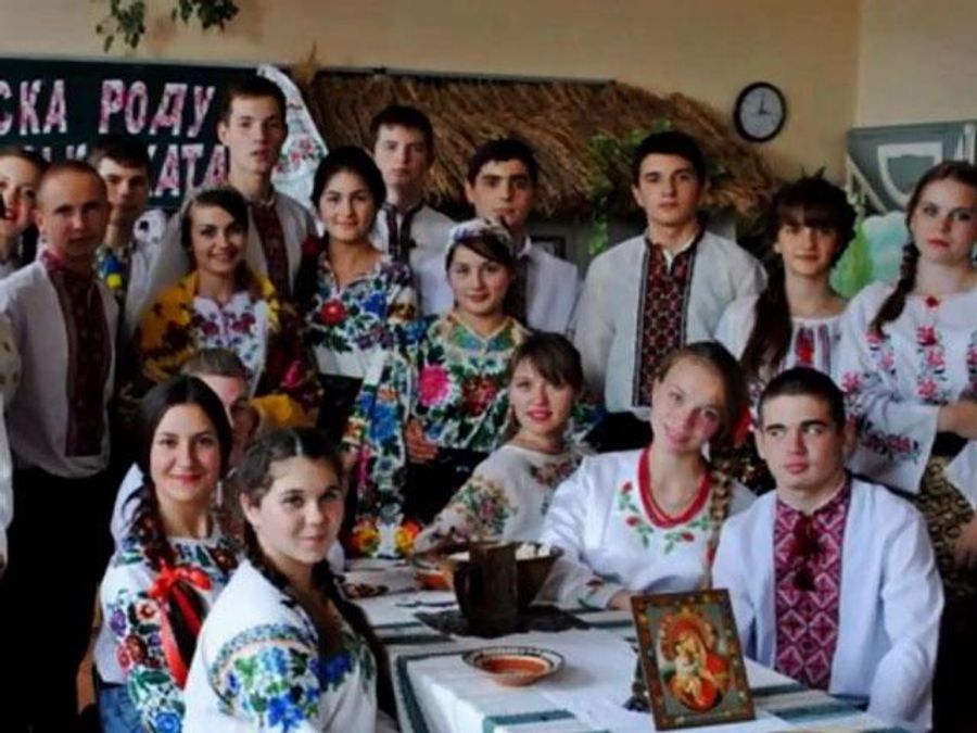 Самые актуальные фото 21 октября: неделя украиноведения в Черновцах, Порошенко на "Южмаше" Самые актуальные фото 21 октября: неделя украиноведения в Черновцах, Порошенко на "Южмаше"