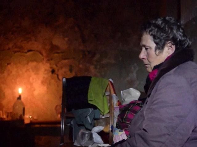 Жители Донецка от постоянных обстрелов прячутся под землей (Видео) Жители Донецка от постоянных обстрелов прячутся под землей (Видео)