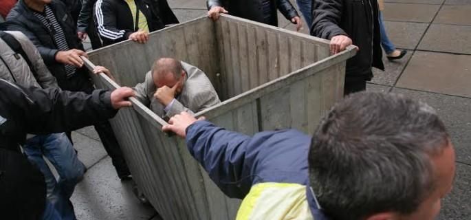 Майже половина українців підтримують "сміттєву" люстрацію Майже половина українців підтримують "сміттєву" люстрацію