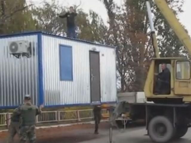 На линии боевых столкновений устанавливают контрольные пункты На линии боевых столкновений устанавливают контрольные пункты