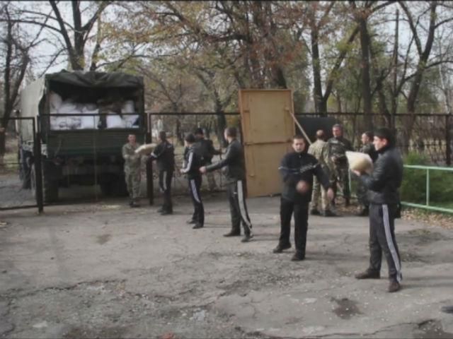Жители Углегорска получили гуманитарную помощь