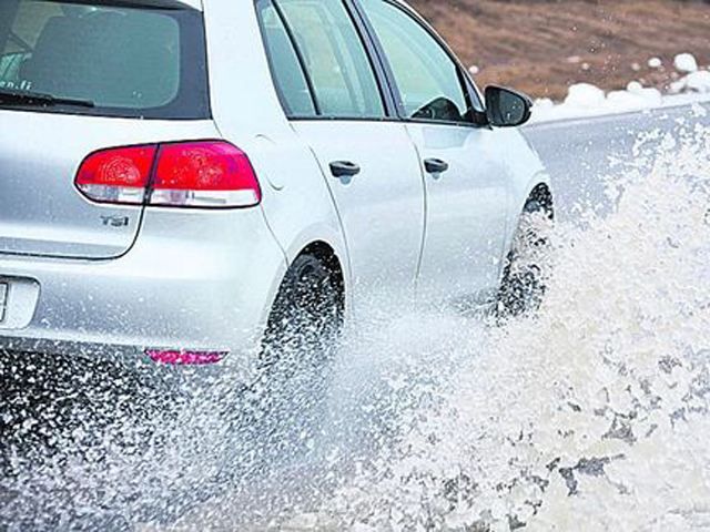 Укравтодор призвал водителей срочно перейти на зимнюю резину Укравтодор призвал водителей срочно перейти на зимнюю резину