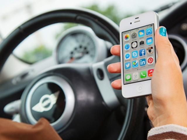 Apple научит iPhone управлять автомобилем Apple научит iPhone управлять автомобилем