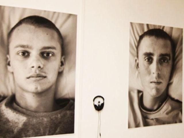 Фото 23 жовтня: виставка "Війна.11 портретів", проукраїнська акція в Парижі Фото 23 жовтня: виставка "Війна.11 портретів", проукраїнська акція в Парижі